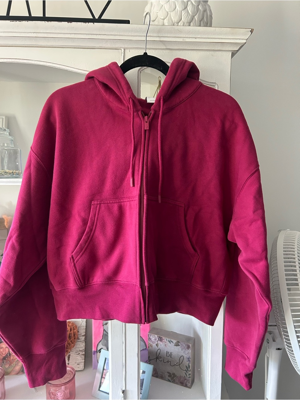 Aritzia boyfriend boxy crop hoodie